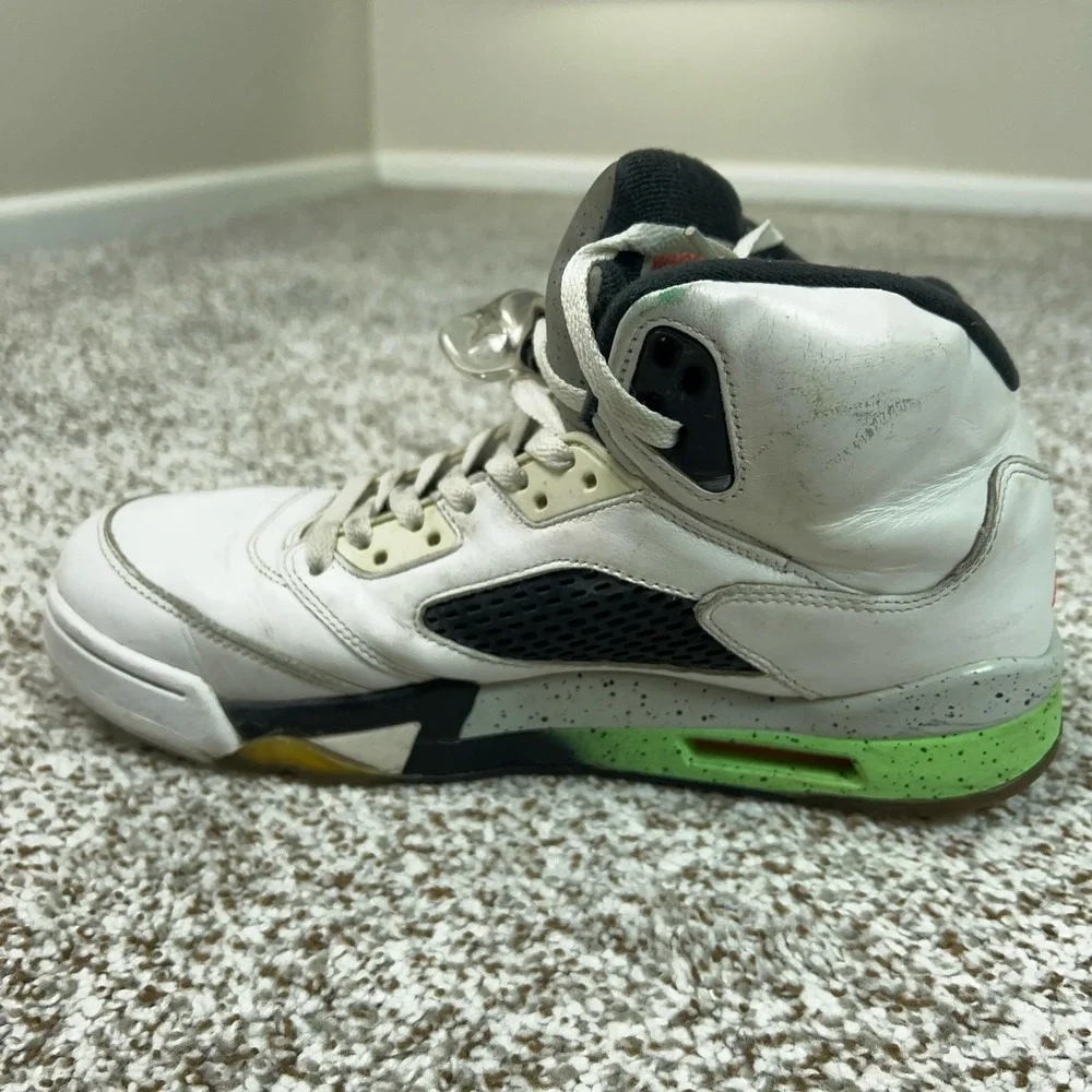 Jordan Shoes Mens Size 10.5 White Air Jordan 5 Retro Poison Green Sneakers Sport